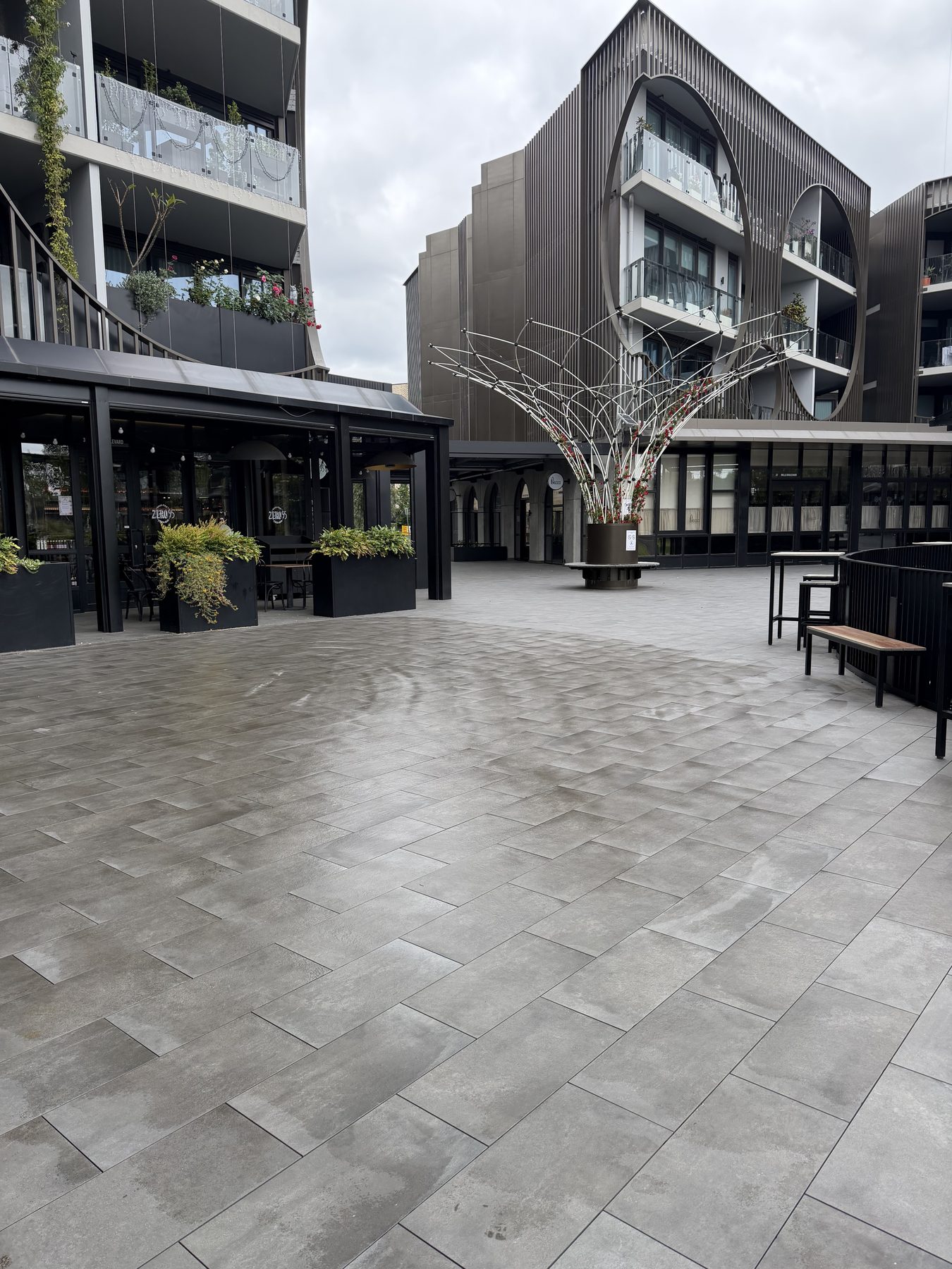 High-end apartment plaza